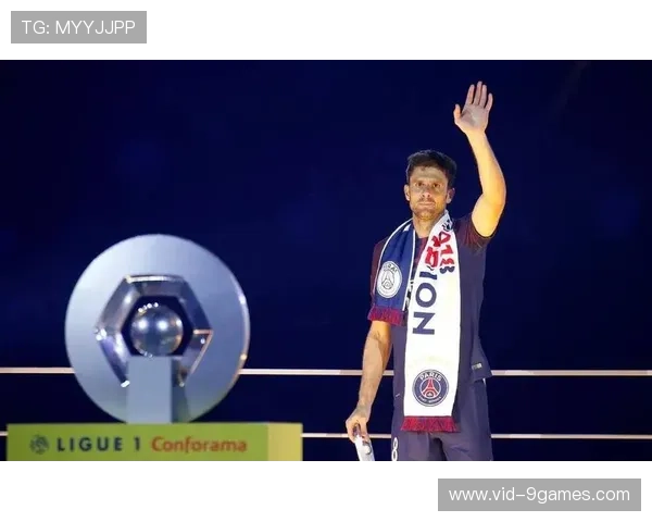 蒂亚戈戴帽后振臂，巴西射手宣告王者归来