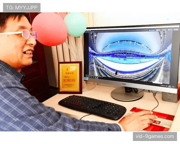 镜头记录：小球迷通过场馆提供的平板电脑，专注观看专属动画版简化直播